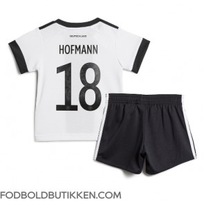 Tyskland Jonas Hofmann #18 Hjemmebanetrøje Børn VM 2022 Kortærmet (+ Korte bukser)